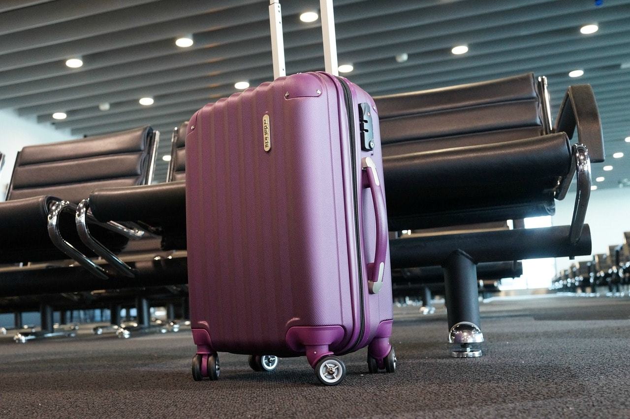 https://www.chasingthedonkey.com/wp-content/uploads/2019/04/Luggage-at-the-Airport_Best-Travel-Scales-for-Luggage-Reviews_COVER.jpg